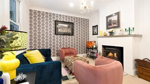Glenbrae | Living room | Combustion fireplace | Smart TV