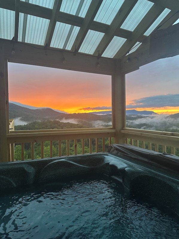 Outdoor spa tub