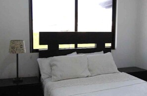 2 bedroom queen size