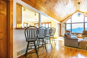 With cozy seating, soft lighting, and a laid-back vibe, the bar is perfect for a toast or unwinding after a day out. Pour a drink and soak in the view.