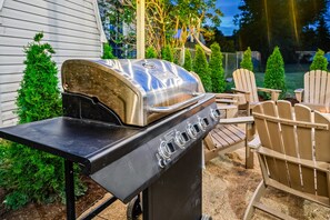 Grill with complementary propane