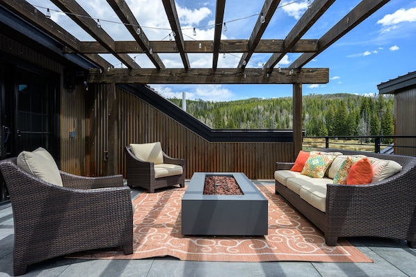 Rooftop lounge with Amazing Views