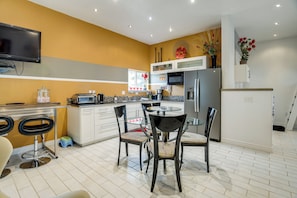 Dining Area & Kitchenette | Toaster Oven | Microwave | Drip Coffee Pot