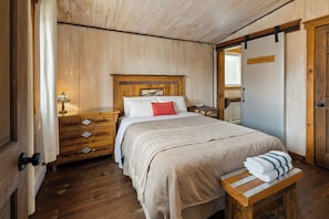Unit with one Queen bed