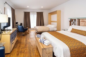 Bedroom with 2 Queen bed