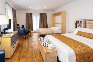 Bedroom with 2 Queen bed