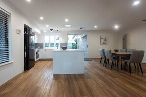 Kitchen / Dinning