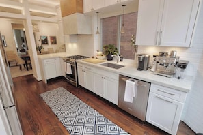 Modern and Spacious, perfect for your next family/group vacation!