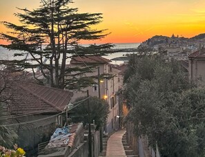 Sky, Residential Area, Neighbourhood, Town, Human Settlement, Dusk, Evening, Morning, Suburb, Village