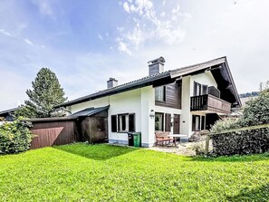 Bâtiment, Maison, Toit, Domicile, Zone Résidentielle, Architecture, Chalet, Arbuste, Zone Rurale, Biens