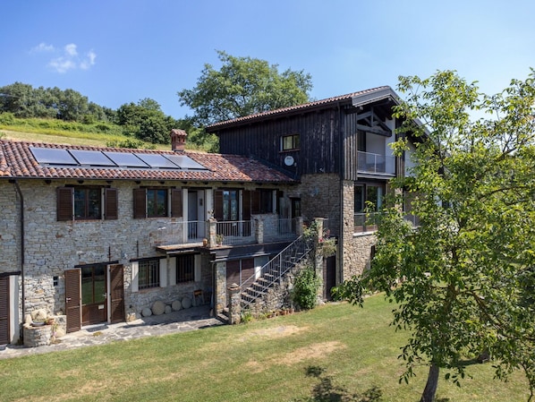 Bùtiment, Mur, Maison, Domicile, Architecture, Chalet, Zone Résidentielle, Arbuste, Toit, Zone Rurale