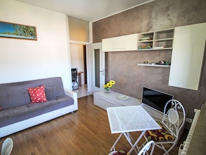 Möbel, Interior Design, Flooring, Fussboden, Couch, Wand, Zimmer, Holz, Wohnzimmer, Textil