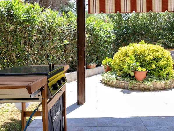 Bois, Ombre, Tache De Bois, Jardin, Mobilier De Jardin, Arrière-Cour, Tableau De Plein Air, Structure En Plein Air, Dur, Cour