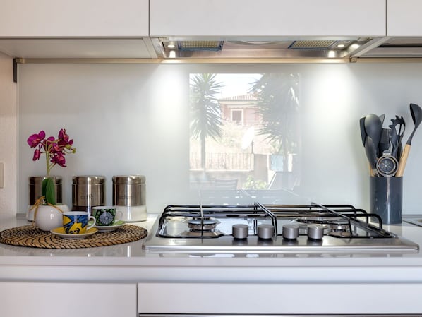 Kitchen, Kitchen Appliance, Major Appliance, Kitchen Stove, Countertop, Interior Design, Gas Stove, Home Appliance, Stove, Lighting