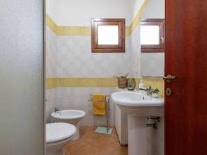 Plumbing Fixture, Bathroom, Flooring, Toilet Seat, Floor, Toilet, Bathroom Sink, Interior Design, Sink, Tap