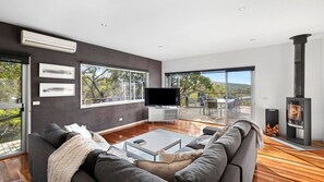 Lounge room 1