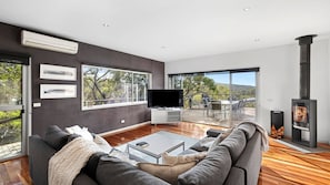 Lounge room 1