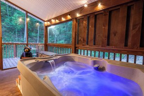Indoor spa tub