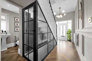 Beautiful, spacious designed entrance to make you feel right at home.