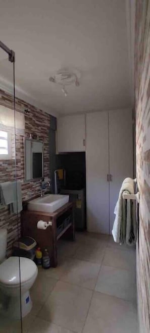 Bathroom (2)