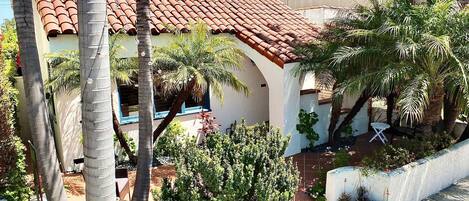 Welcome to Belmont Shore Coastal Cottage!
