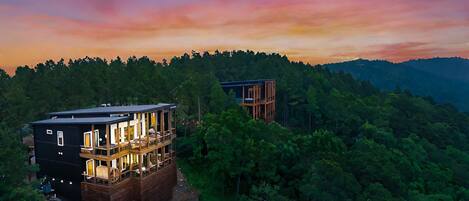 VISTA POOL HOUSES combines 2 cabins - IN HIGH SPIRITS and OAKLEYS OVERLOOK - to accommodate up to 40 guests between 2 properties.