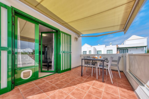 vacational rental in Playa Blanca with terrace near Playa Dorada