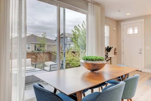 Dining Area - Stylish dining area perfect for enjoying meals together!