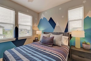Bedroom 2 - Comfortable bedroom with a cozy queen bed – perfect for a restful night!