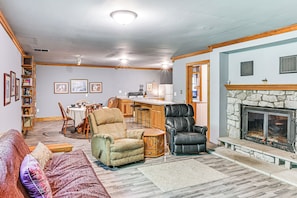 Living Room | 1st Floor | Flat-Screen TV | Wood-Burning Fireplace
