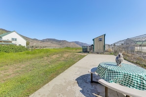 Private Patio | Outdoor Dining | Gas Grill