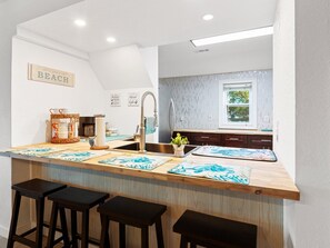 Gather together at the Breakfast Bar for easy snacks and meals on the go.