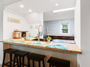 Gather together at the Breakfast Bar for easy snacks and meals on the go.