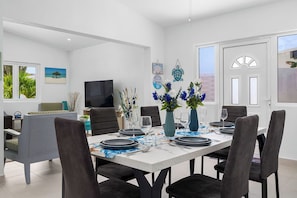 Cook up delicious meals in the fully equipped main house kitchen, featuring high-end appliances including an oven, dishwasher, and coffee maker. Share island-inspired dishes around the spacious dining table for six!