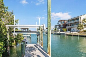 Beach + Boat Dock! 2BR Coastal Chic  June Special (3119)