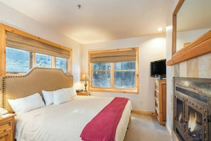 Bedroom 2: King bed, main floor, en-suite bathroom, gas fireplace, Smart TV