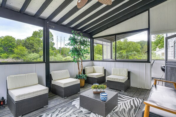 New Paltz Vacation Rental | 4BR | 3BA | 2,664 Sq Ft | 6 Steps to Enter