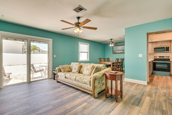 Fort Myers Beach Vacation Rental | 2BR | 1BA | 1,030 Sq Ft | 1 Step to Enter