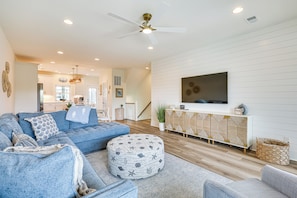 Living Room | Free WiFi | Central A/C & Heat | Smart TV | Main Floor