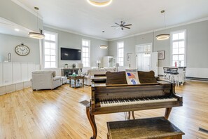 Living Room | Queen Sleeper Sofa | Central A/C & Heating