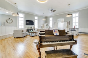 Living Room | Queen Sleeper Sofa | Central A/C & Heating