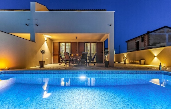 Swimming pool