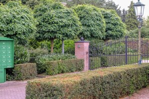 Entrance / Reception