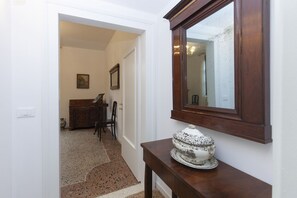 Room Detail