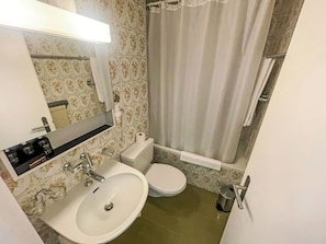 Bathroom, Bathroom Sink, Plumbing Fixture, Wall, Toilet Seat, Sink, Toilet, Interior Design, Floor, Flooring