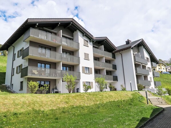 Building, House, Residential Area, Home, Architecture, Human Settlement, Rural Area, Village, Cottage, Slope