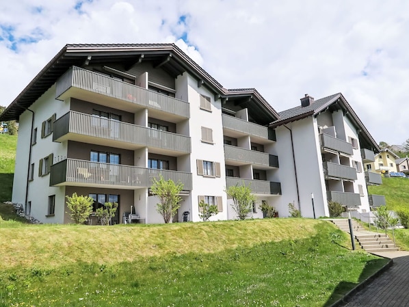 Building, House, Residential Area, Home, Architecture, Human Settlement, Rural Area, Village, Cottage, Slope