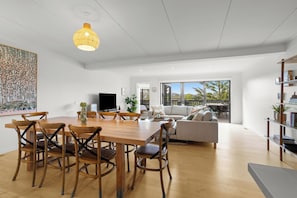 Dining, Lounge