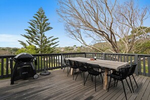 Outdoor Entertaining on the Deck