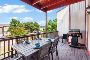 Looking to the right of the deck